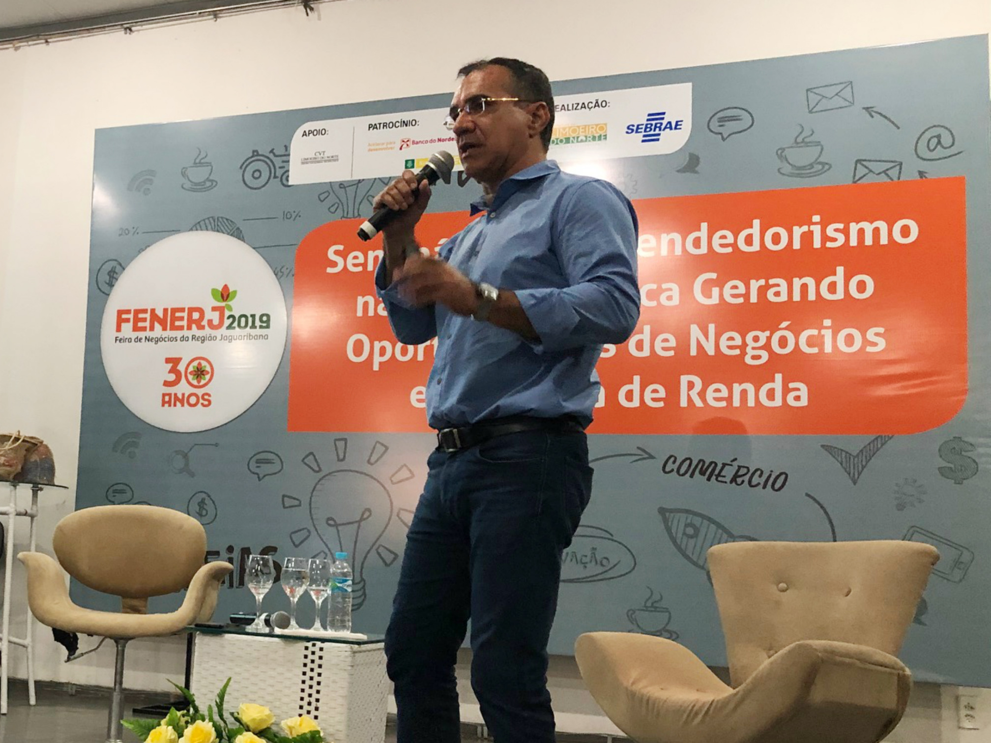 Presidente da Adece ministra palestra na Feira de Negócios da Região Jaguaribana