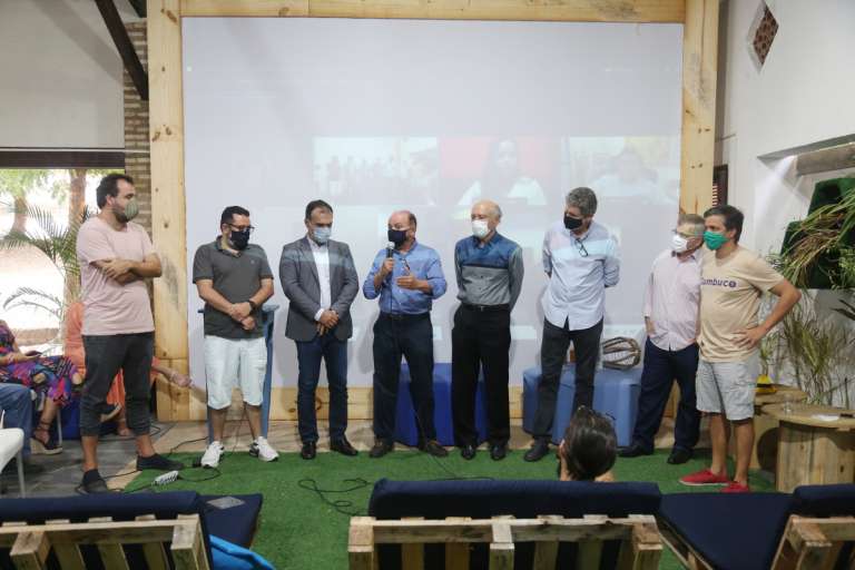 Plataforma Revive Negócio é lançada em evento híbrido no Cumbuco