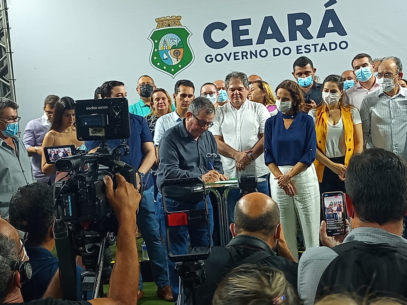 Governo do Ceará anuncia fábrica escola de moda em Pedra Branca