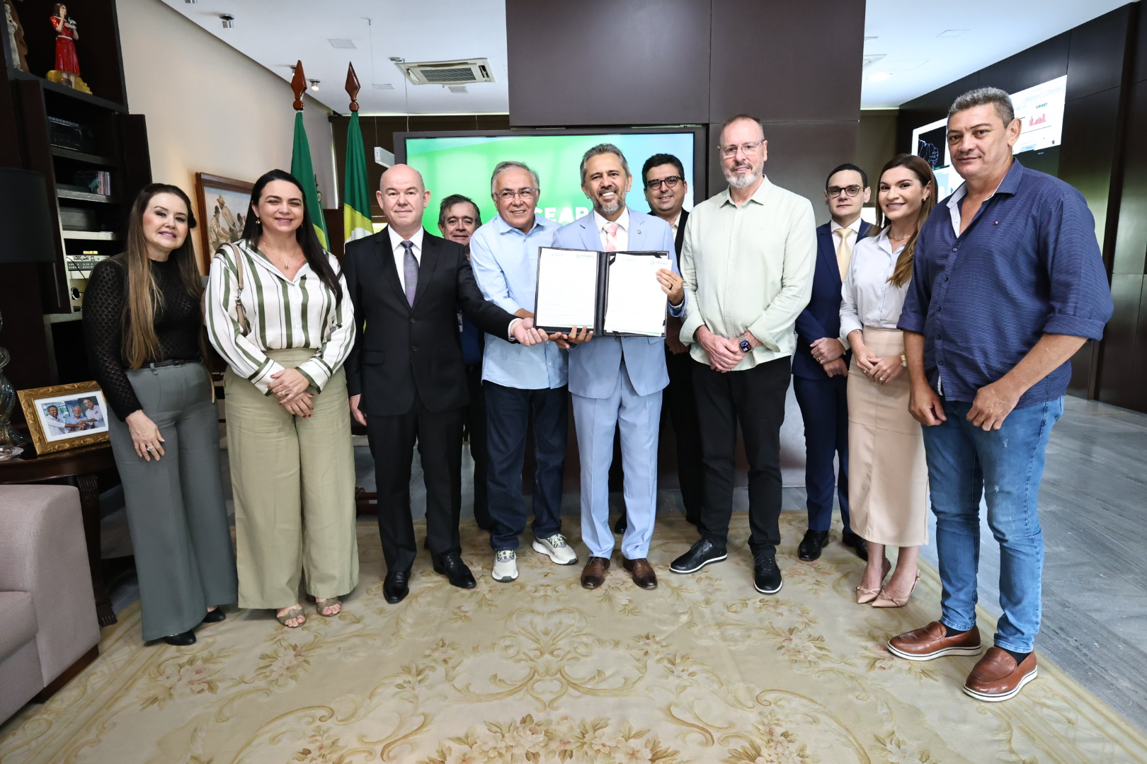 Novo parque industrial calçadista do Ceará terá investimento de R$ 40 milhões e geração de 800 empregos, anuncia Elmano de Freitas