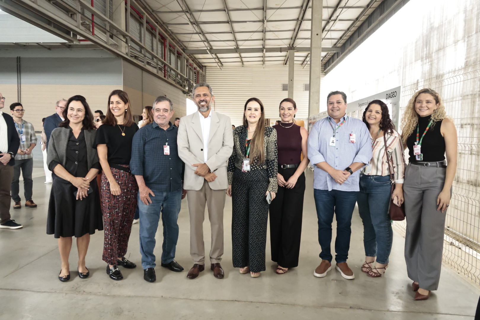 Governador Elmano de Freitas visita nova linha de produção no complexo industrial da Diageo, em Itaitinga